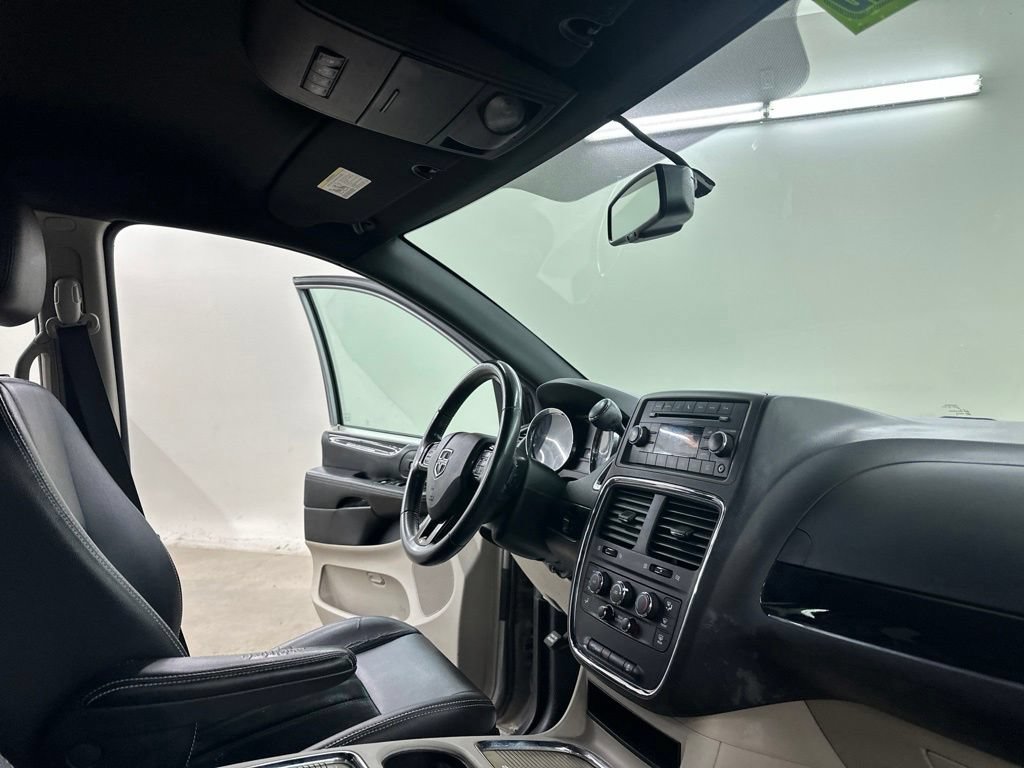 Used 2017 Dodge Grand Caravan SXT FWD image 18