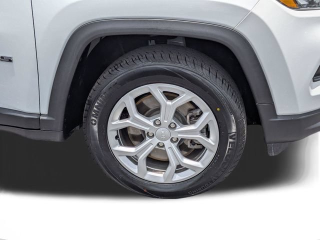 Used 2024 Jeep Compass Latitude AWD/4WD image 10