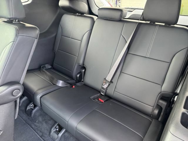 Used 2026 GMC Acadia Elevation w/ Elevation Premium Package FWD image 23