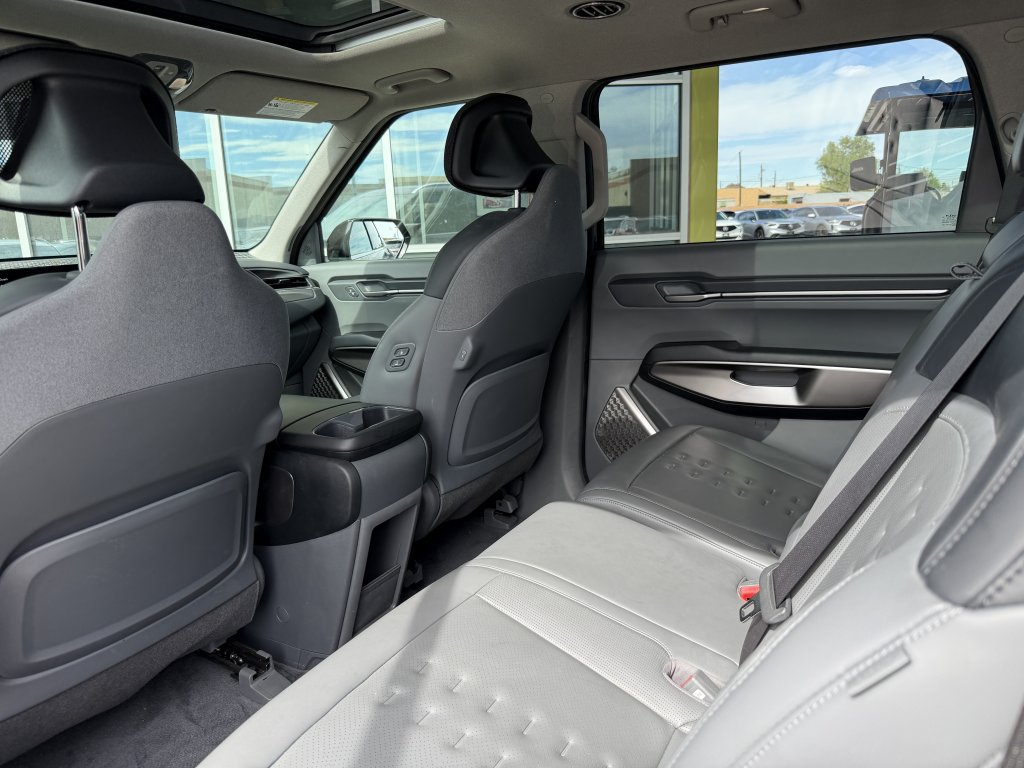 Used 2025 Kia EV9 Wind AWD/4WD image 35