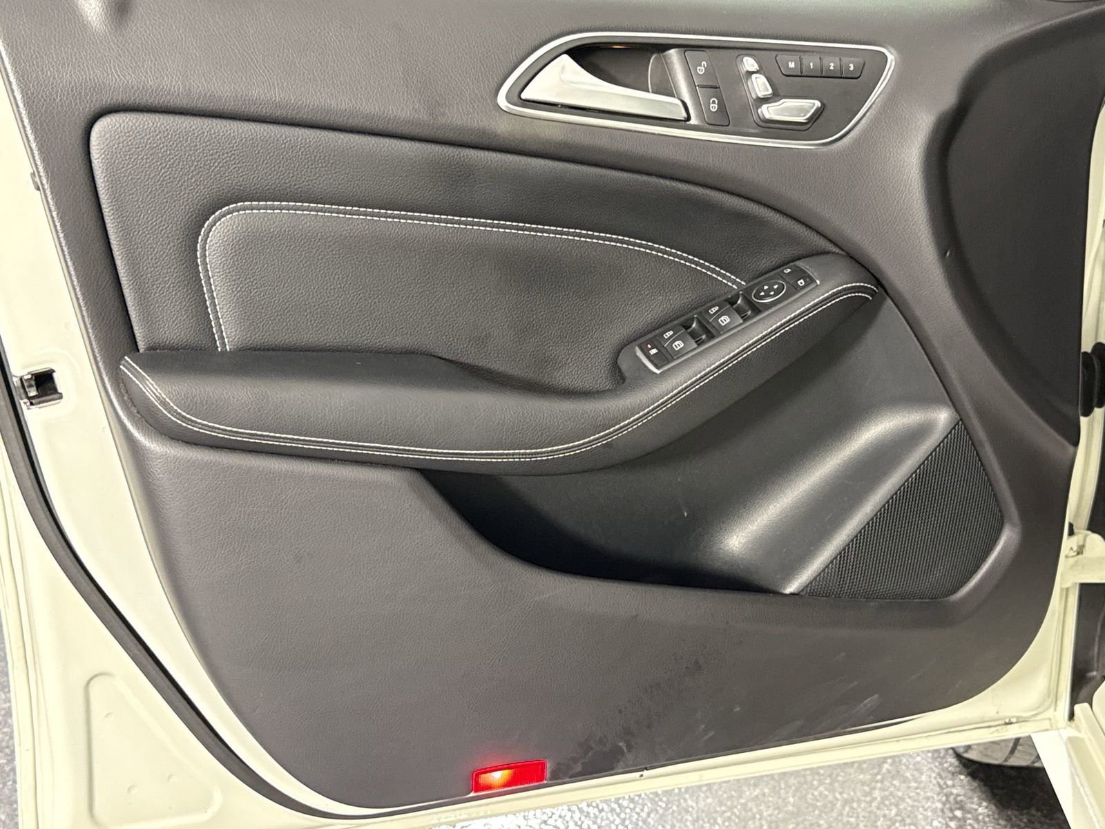 Used 2017 Mercedes-Benz B 250e image 33