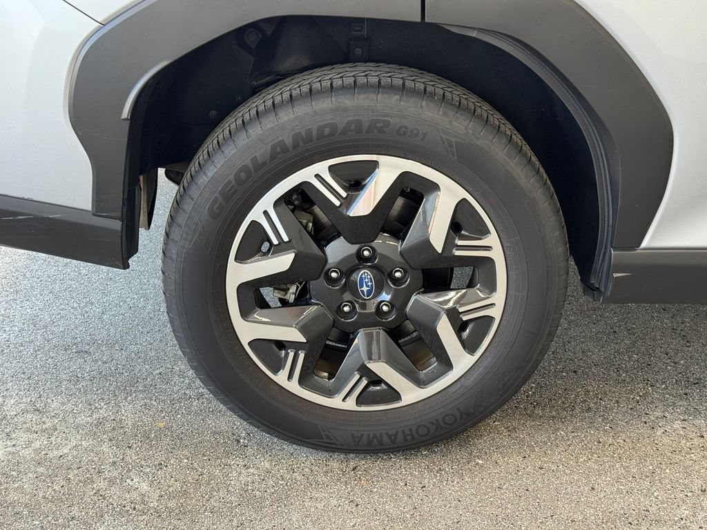 Used 2025 Subaru Forester Premium AWD/4WD image 26