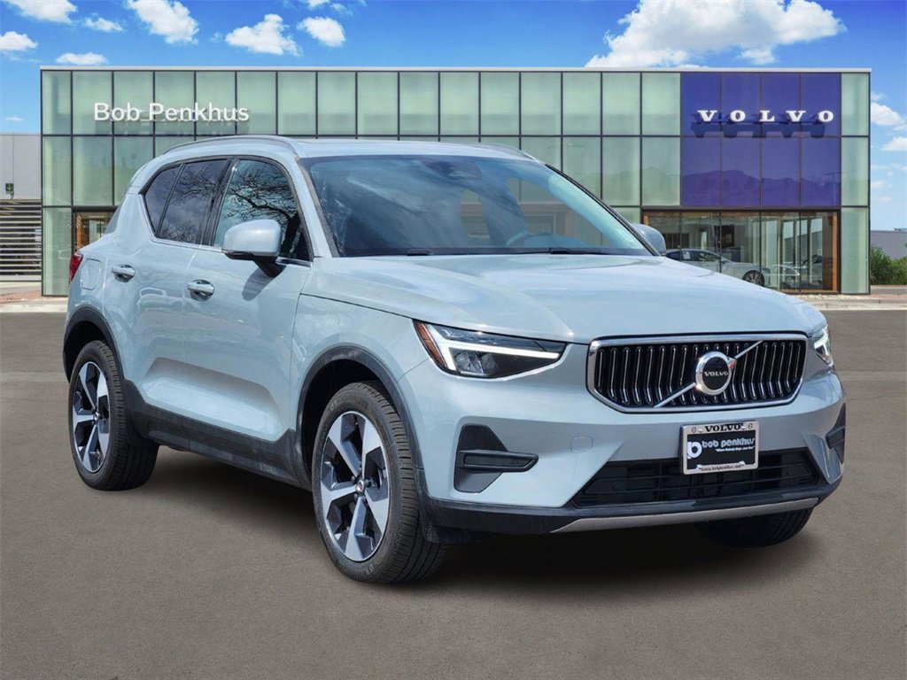 New 2025 Volvo XC40 B5 Core w/ Protection Package Premier