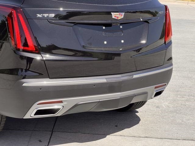 New 2026 Cadillac XT5 Premium Luxury w/ LPO, ONYX Package FWD image 6