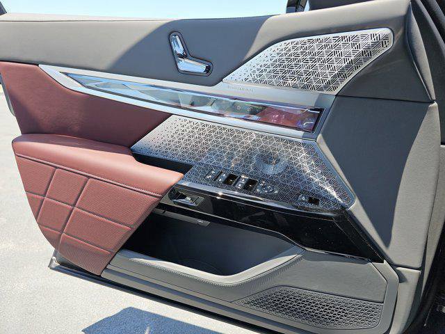 New 2025 BMW 760i xDrive w/ Executive Package image 30