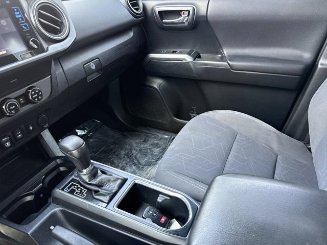 Used 2019 Toyota Tacoma TRD Off-Road AWD/4WD image 18