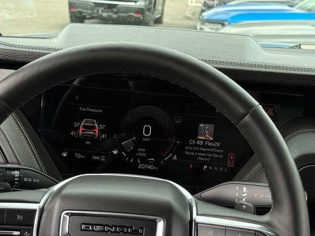 Used 2025 GMC Yukon XL Denali AWD/4WD image 21