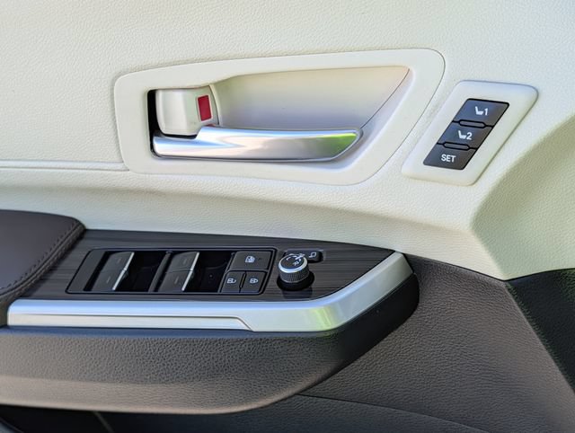 Used 2022 Toyota Sienna Platinum AWD/4WD image 24