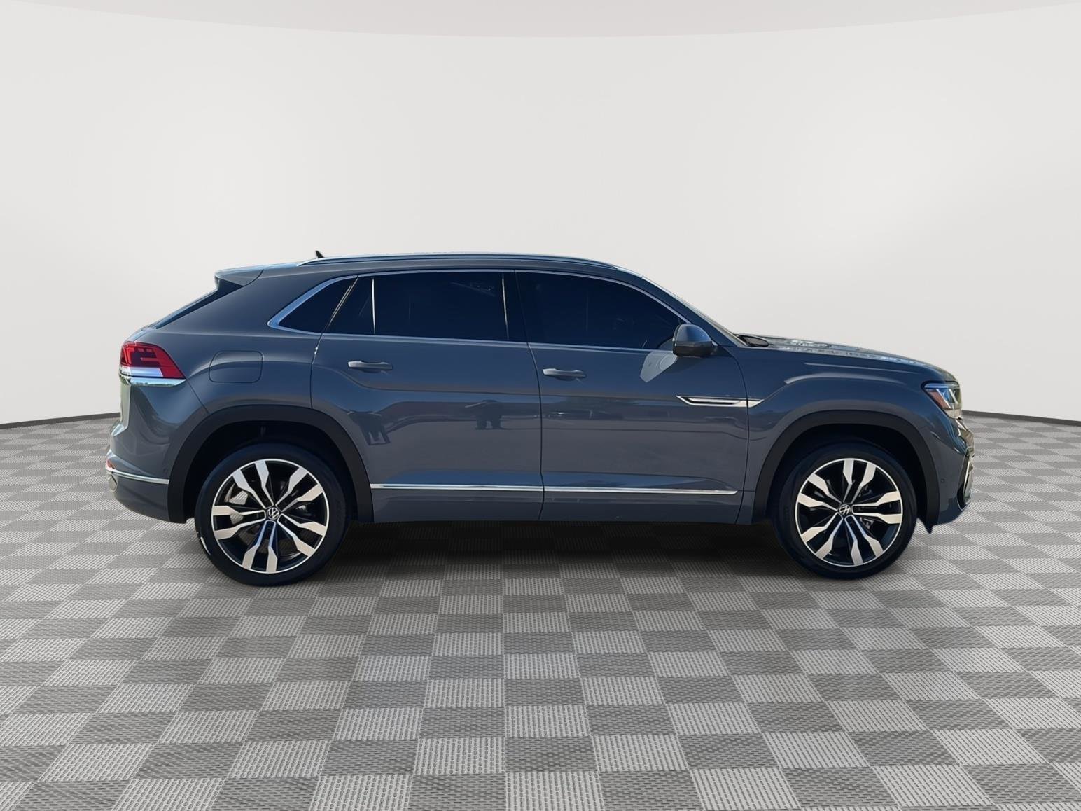 Used 2022 Volkswagen Atlas Cross Sport SEL Premium R-Line AWD/4WD image 4