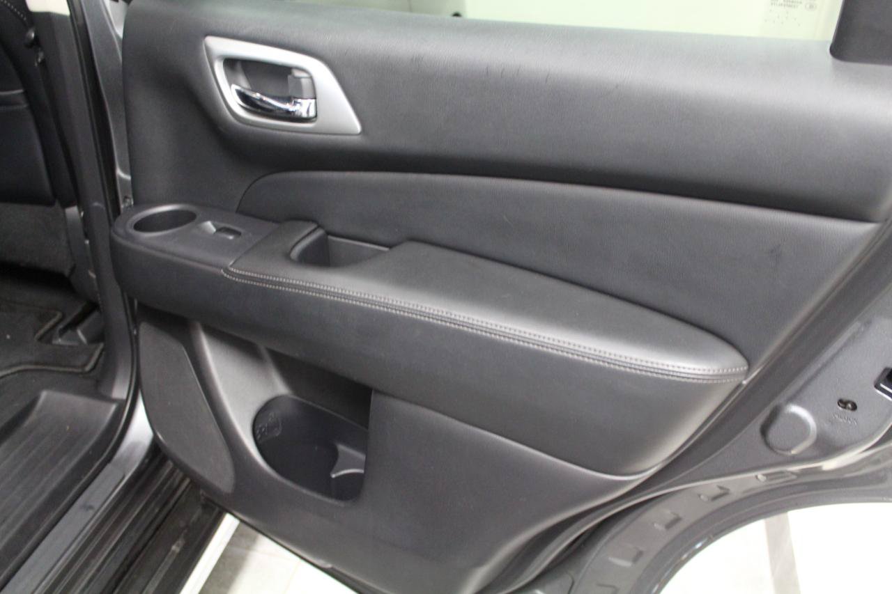 Used 2020 Nissan Pathfinder SL AWD/4WD image 29