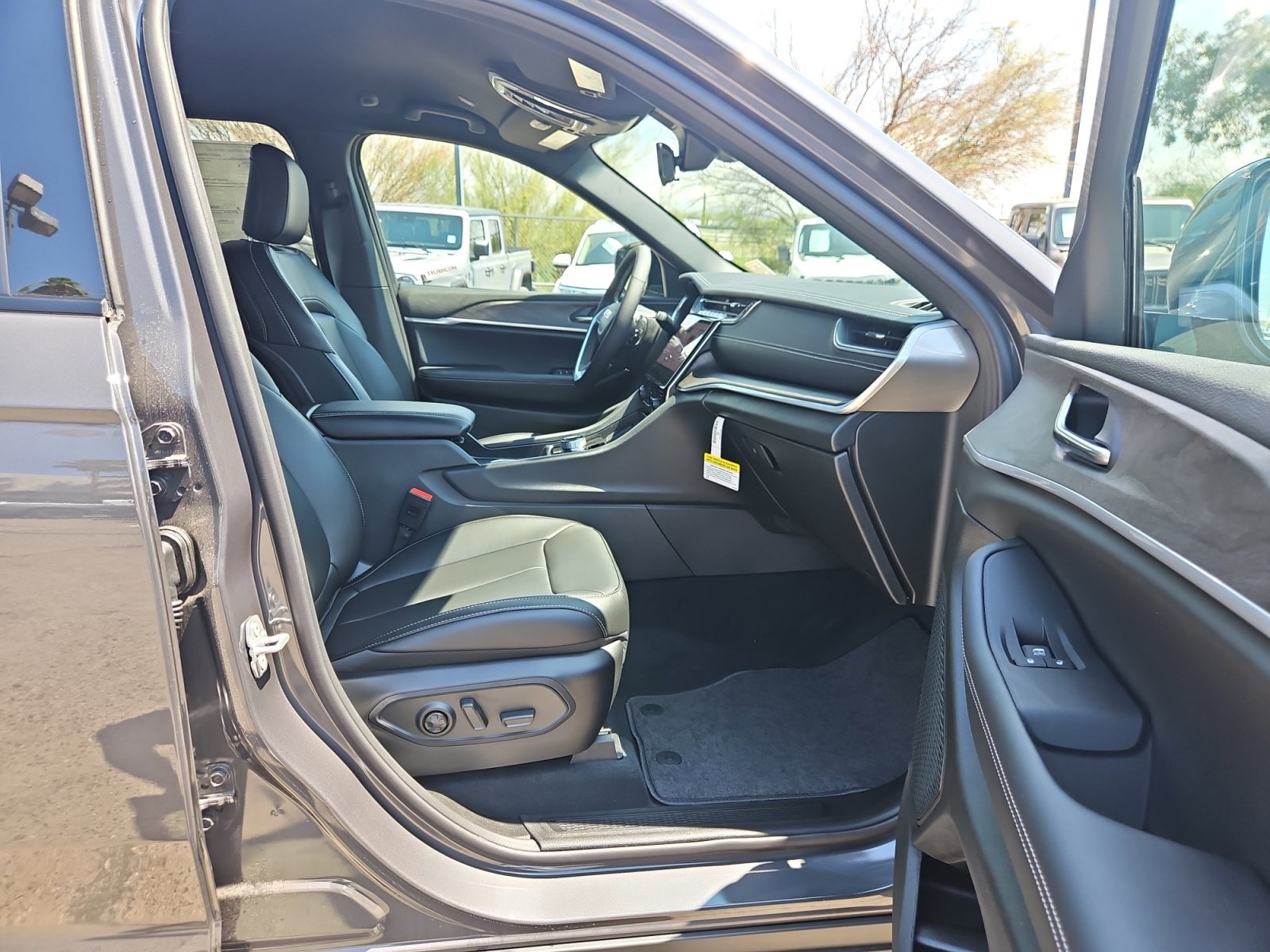 New 2025 Jeep Grand Cherokee Limited w/ Trailer Tow Package image 19