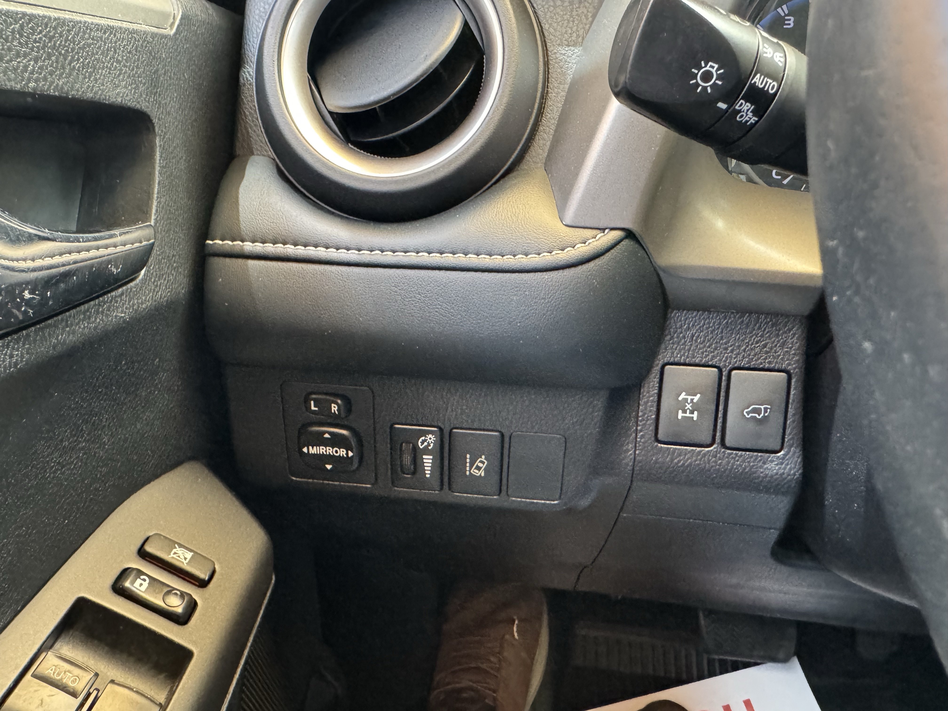 Used 2018 Toyota RAV4 XLE AWD/4WD image 27
