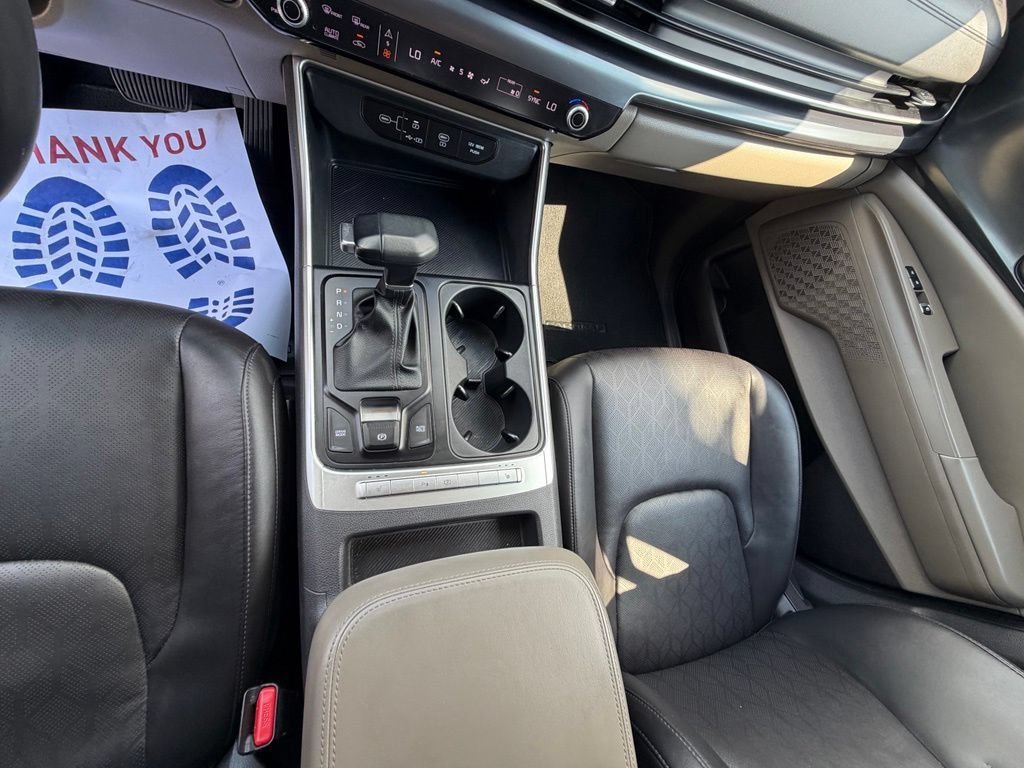 Used 2025 Kia Carnival FWD image 19