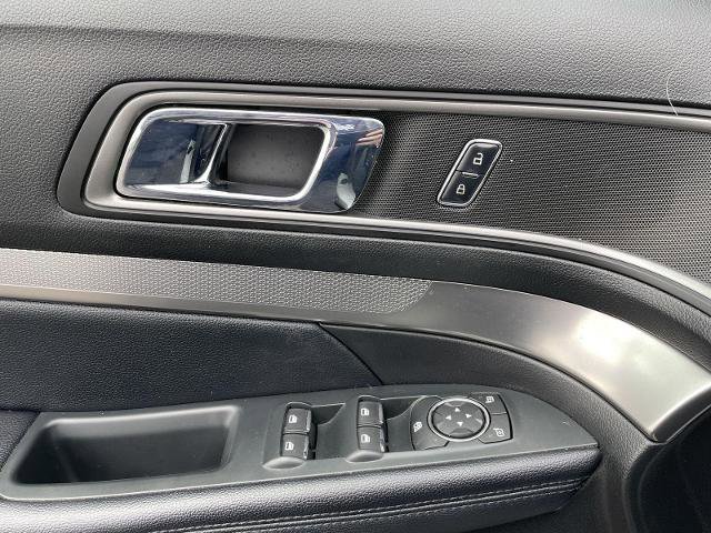 Certified 2018 Ford Explorer XLT FWD image 10