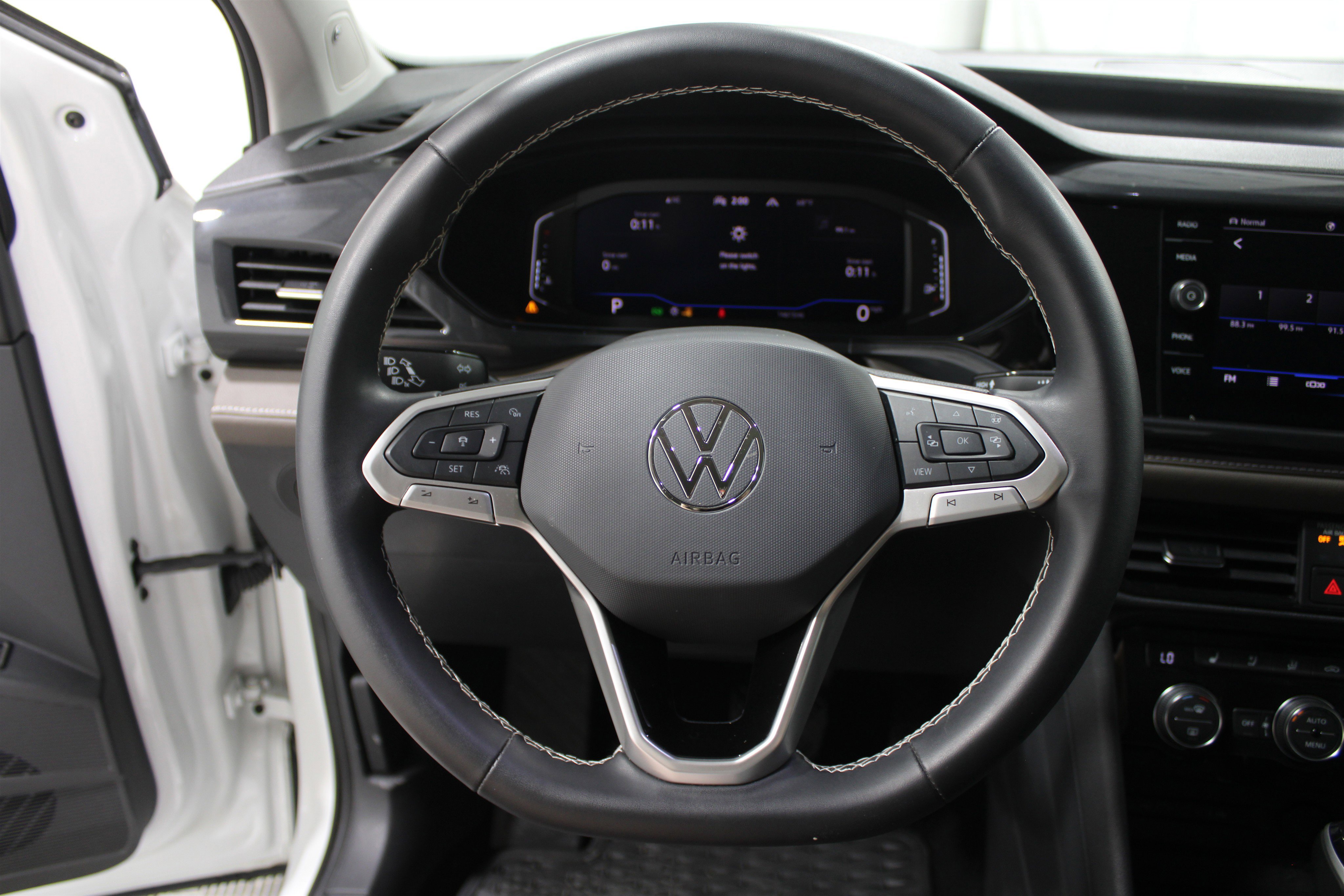 Used 2024 Volkswagen Taos SEL image 9