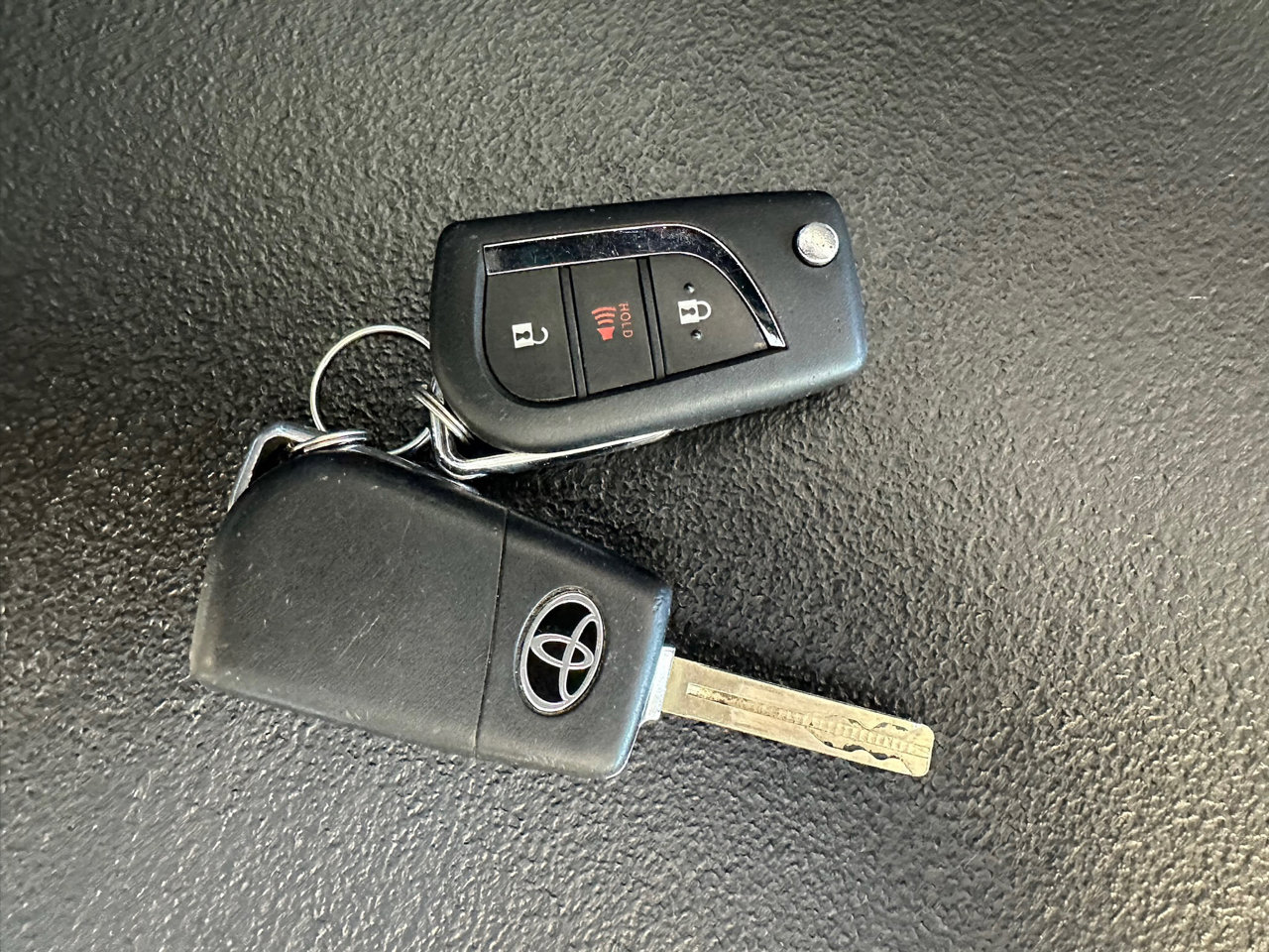 Used 2021 Toyota C-HR LE image 38