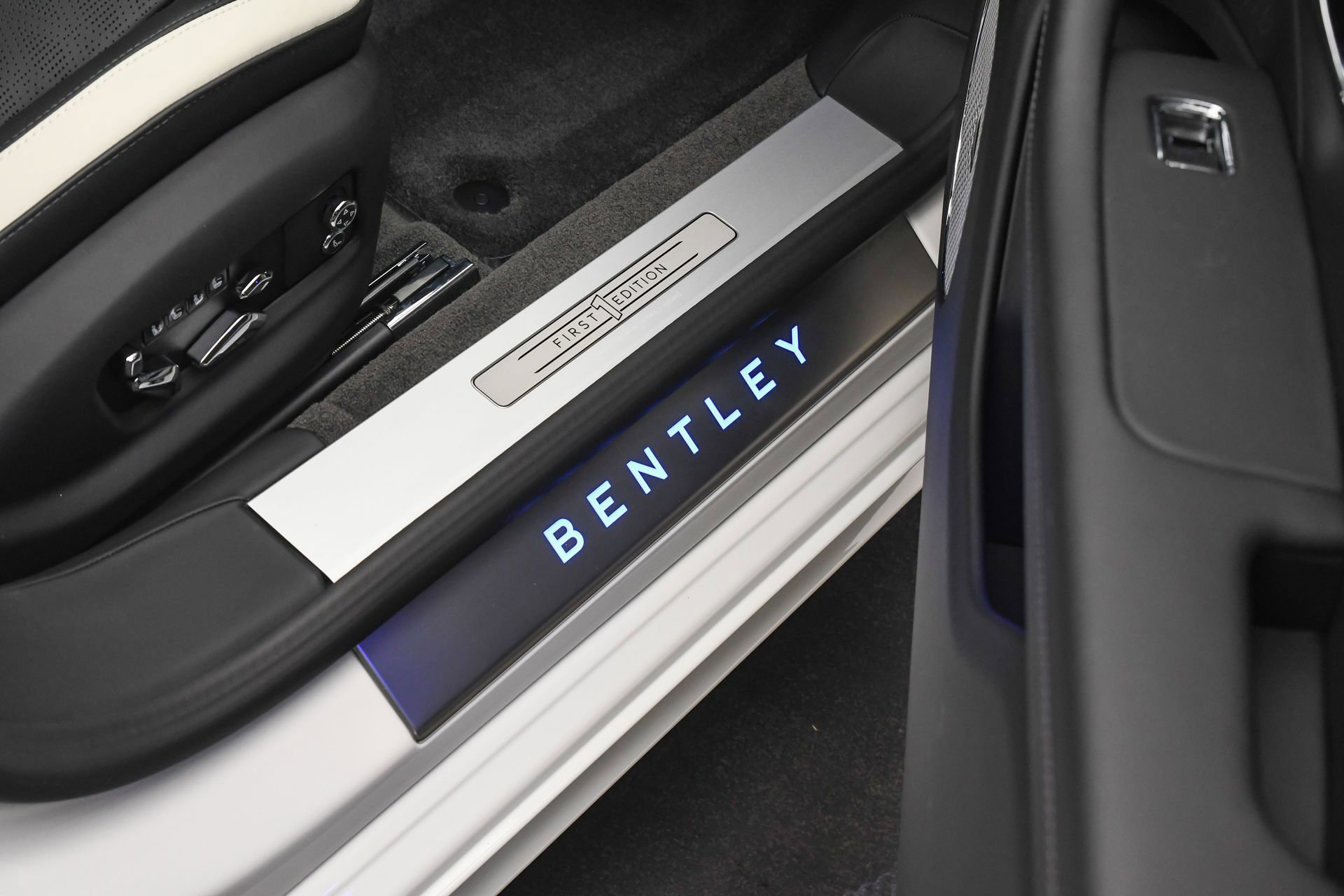 New 2025 Bentley Flying Spur Plug-In Hybrid image 44