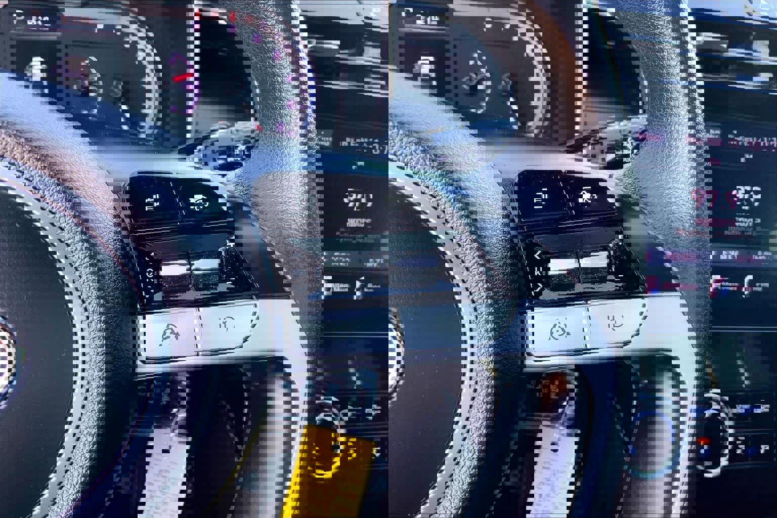 Used 2023 Hyundai Santa Cruz SE image 24