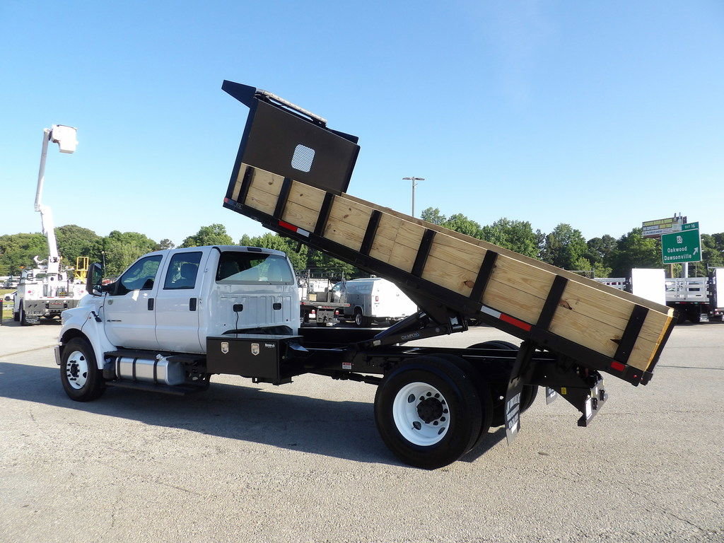 Used 2023 Ford F750 2WD Crew Cab Super Duty image 4