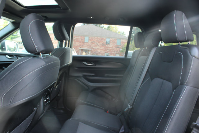 Used 2025 Jeep Grand Cherokee L Laredo AWD/4WD image 31
