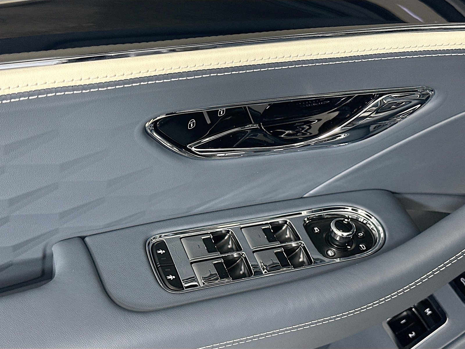 New 2026 Bentley Flying Spur Plug-In Hybrid AWD/4WD image 20