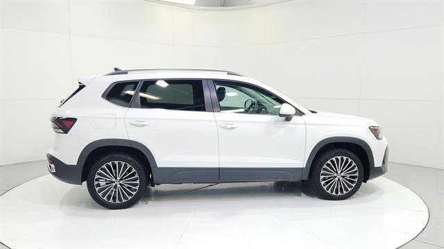 Used 2025 Volkswagen Taos SE image 9