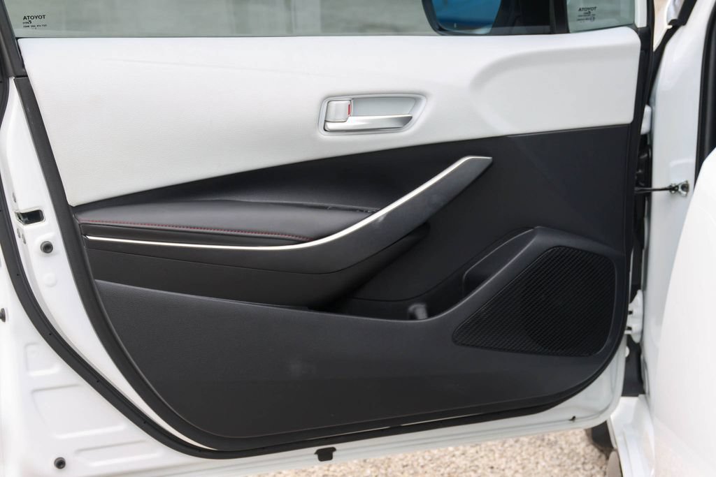 Used 2024 Toyota Corolla SE w/ SE Premium Package FWD image 4