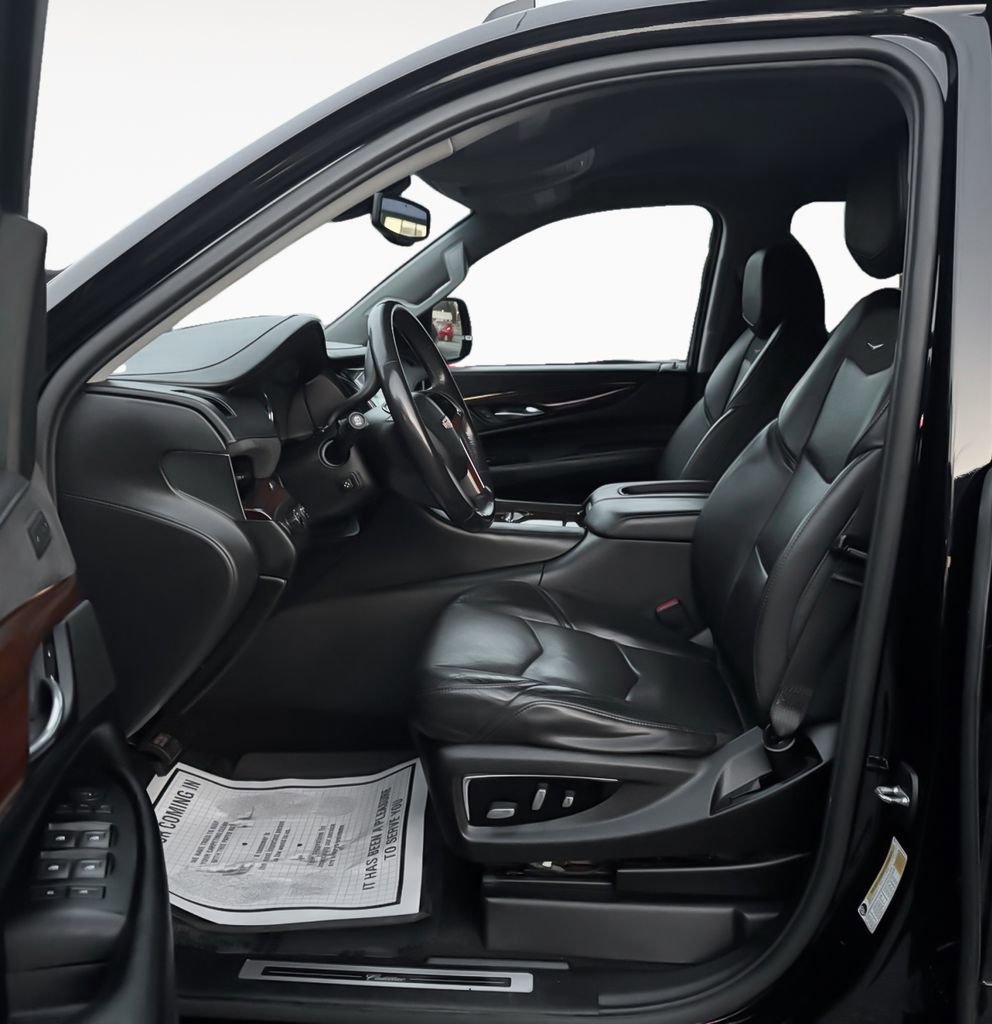 Used 2020 Cadillac Escalade ESV 4WD image 12