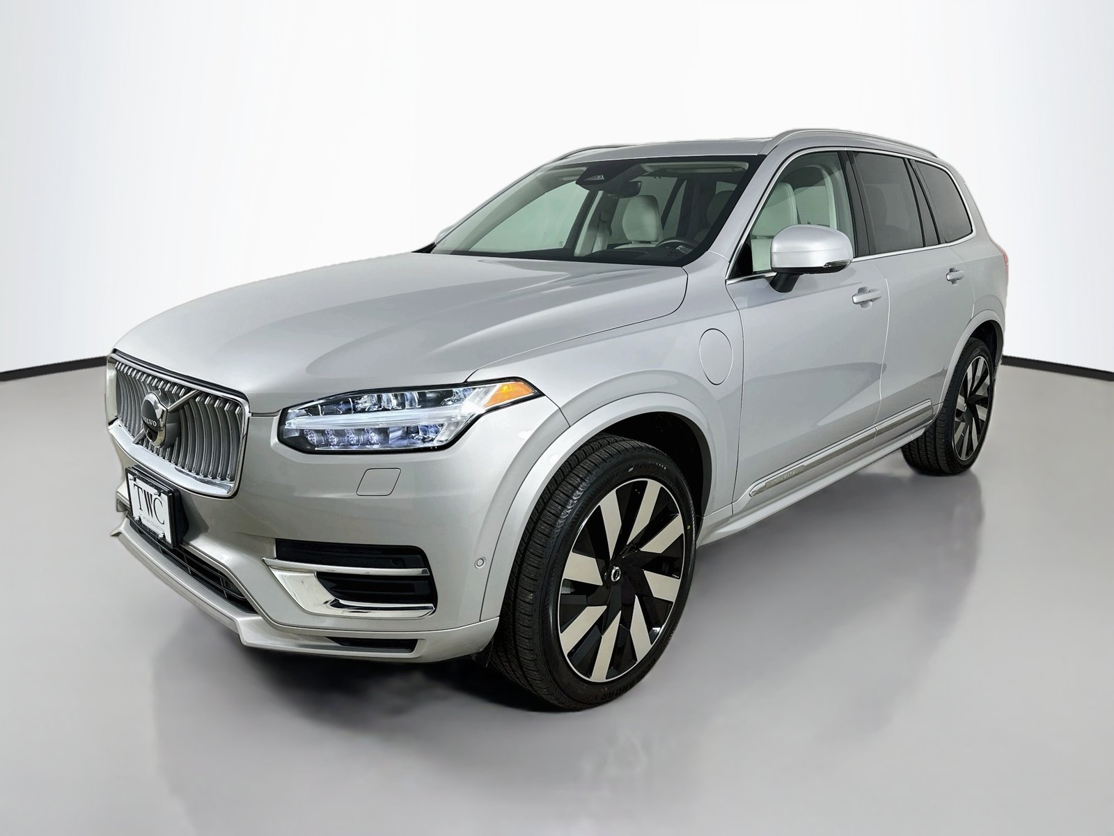 Used 2023 Volvo XC90 T8 Ultimate w/ Protection Package Premier AWD/4WD image 1