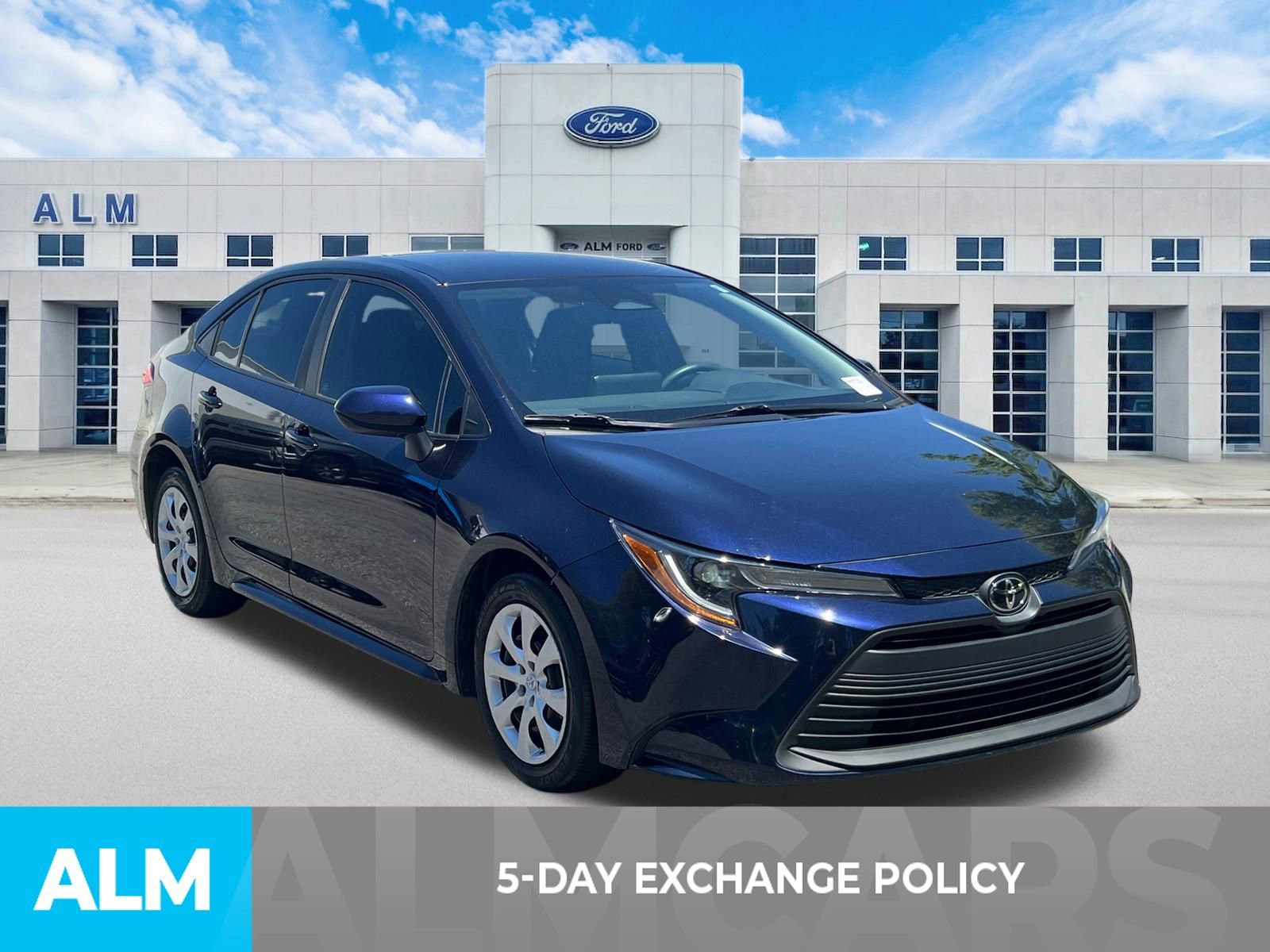 Used 2023 Toyota Corolla LE FWD image 3