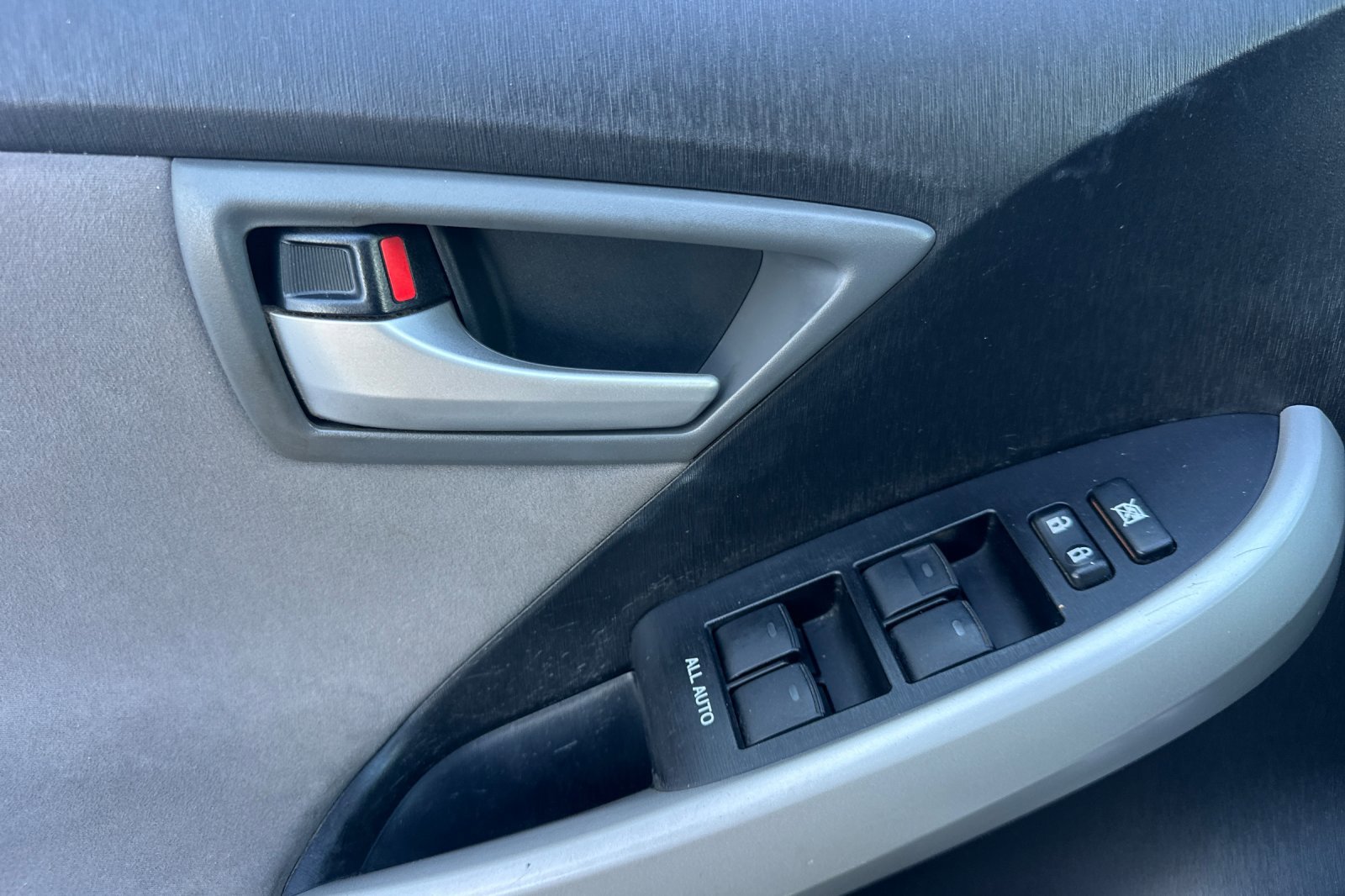 Used 2013 Toyota Prius Plug-In Hybrid image 11