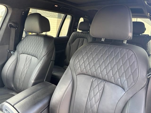 Used 2022 BMW X7 M50i w/ Cold Weather Package AWD/4WD image 19