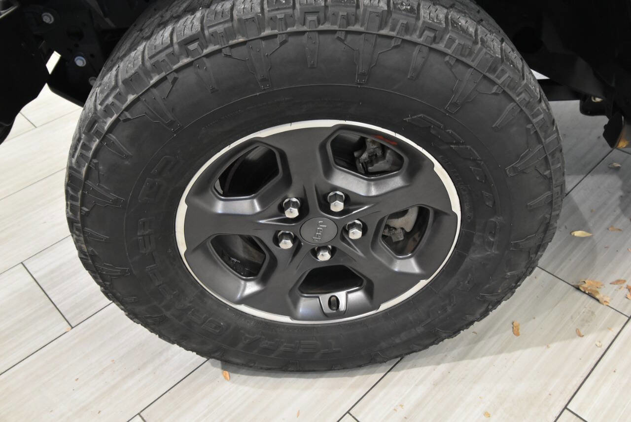 Used 2022 Jeep Gladiator Rubicon w/ LED Lighting Group AWD/4WD image 10