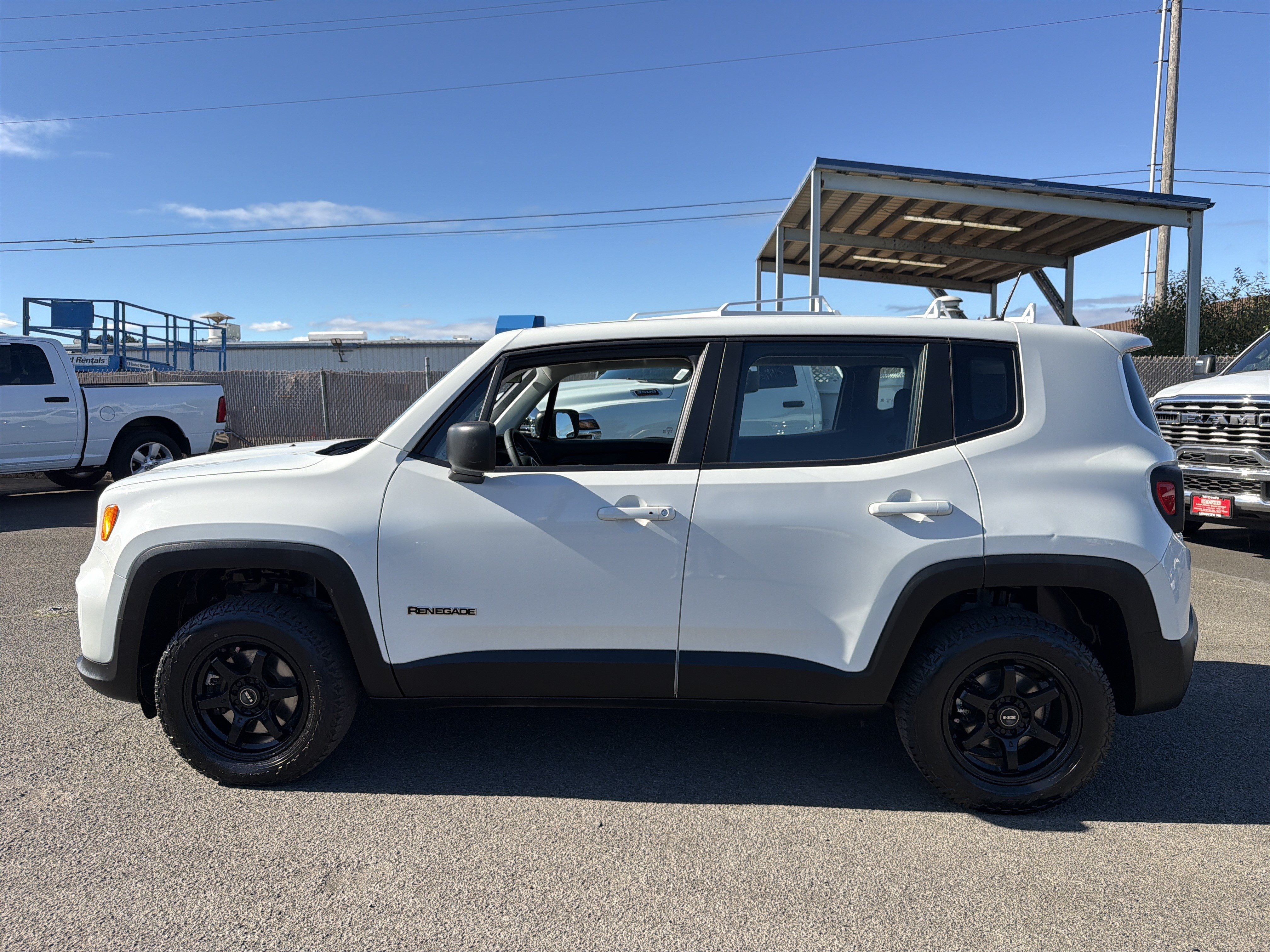 Used 2019 Jeep Renegade Sport w/ UConnect 7.0 Group AWD/4WD image 2
