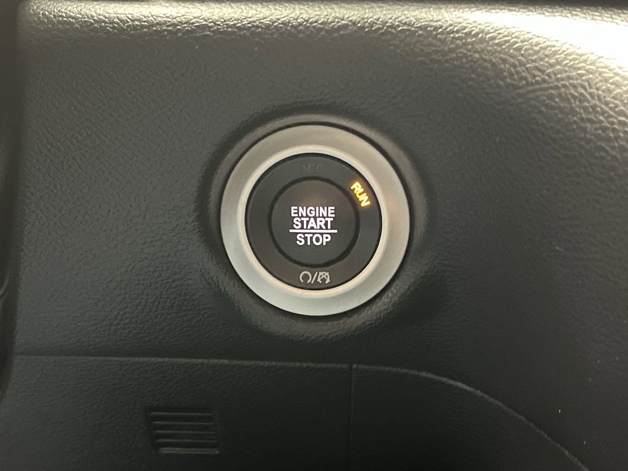 Used 2025 Chrysler Pacifica Select FWD image 20