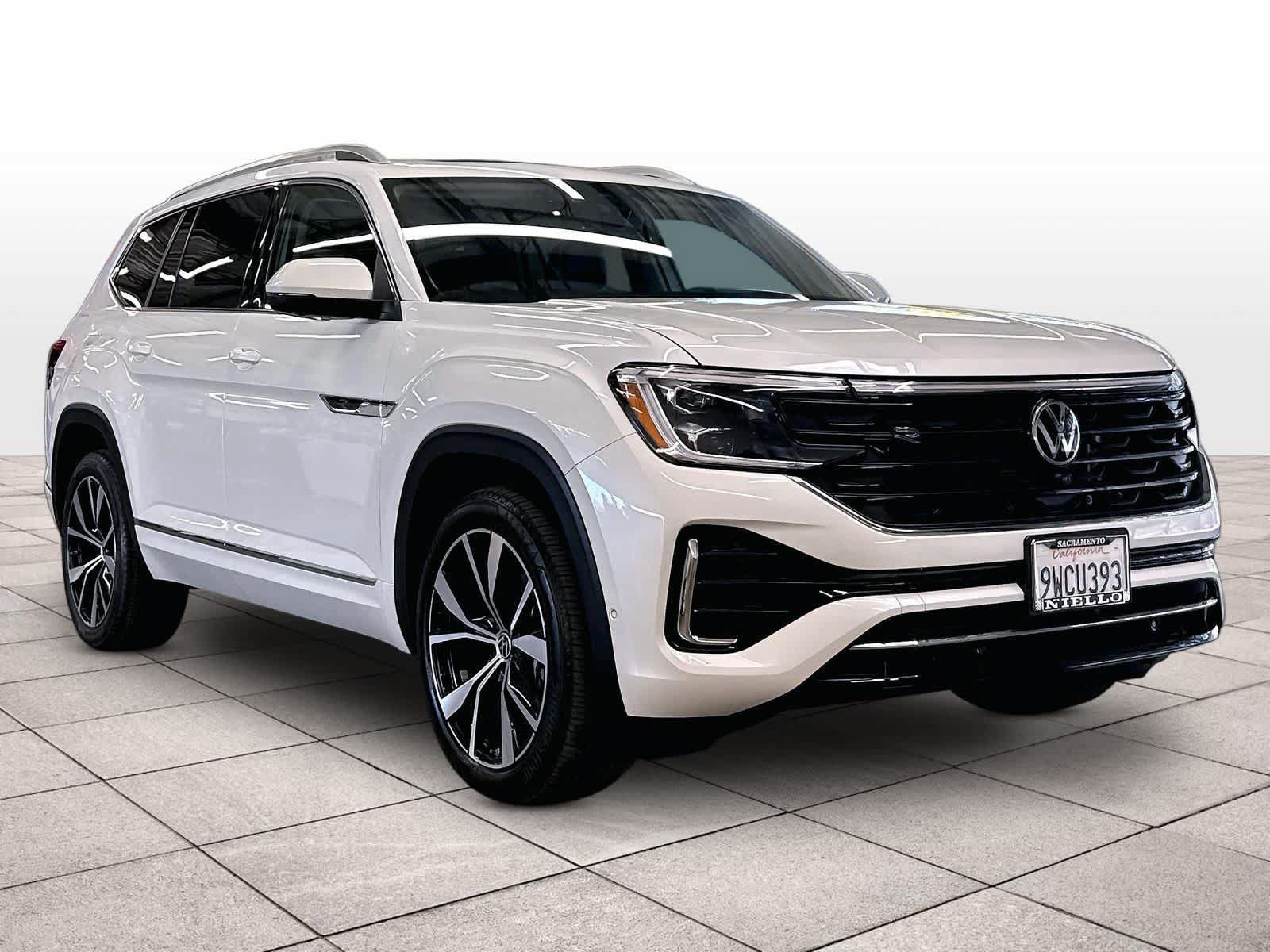 Certified 2026 Volkswagen Atlas SEL Premium R-Line AWD/4WD image 3