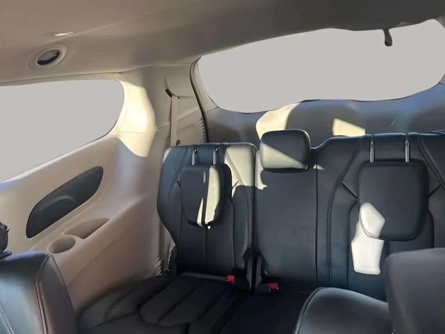 Used 2024 Chrysler Pacifica Touring-L FWD image 6