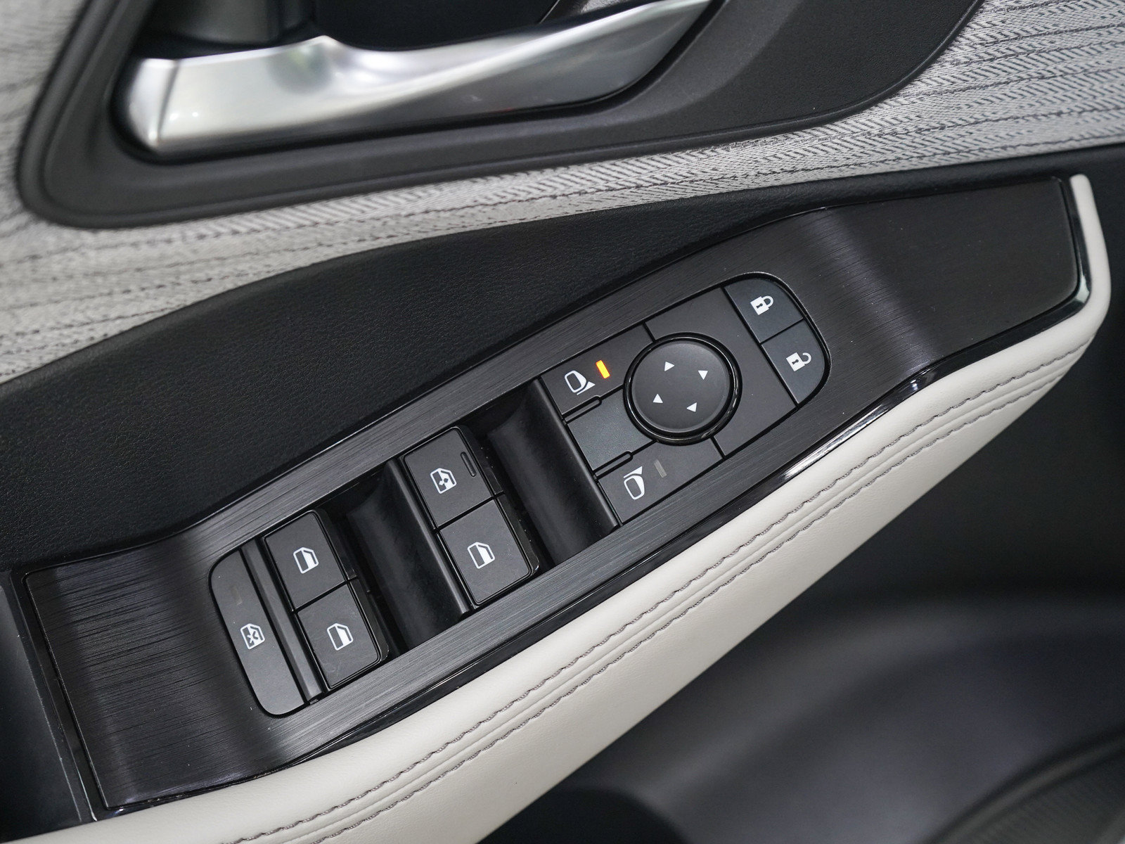 Used 2023 Nissan Rogue SV AWD/4WD image 19