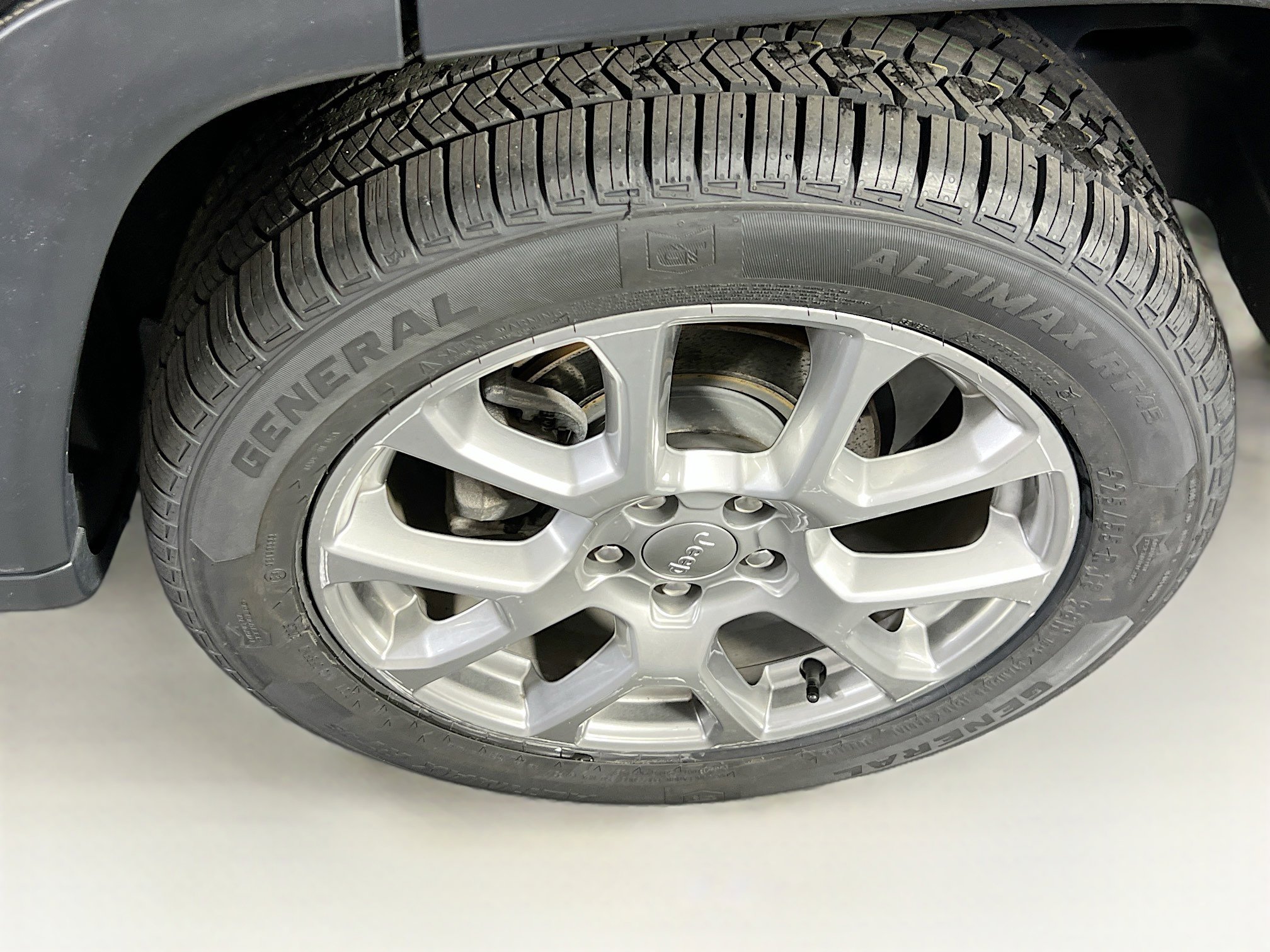 Used 2022 Jeep Compass Latitude w/ Sun and Sound Group image 30