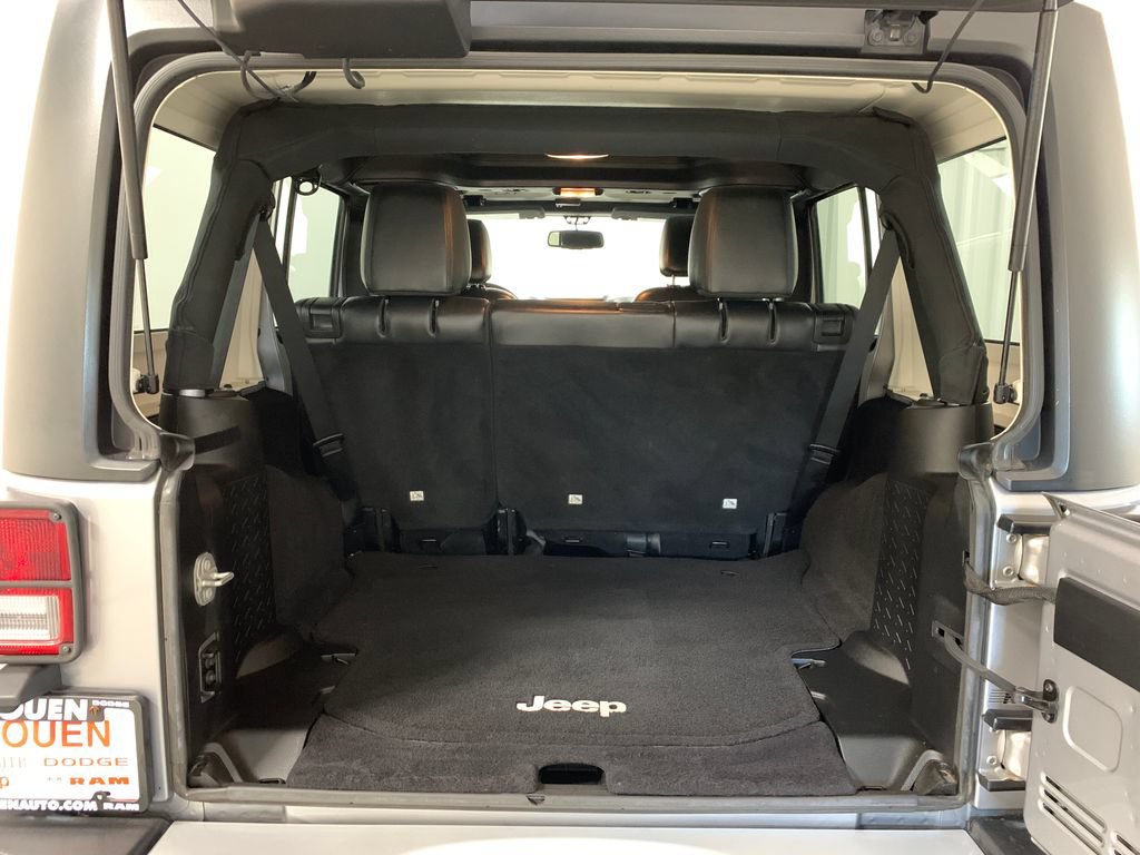 Used 2015 Jeep Wrangler Unlimited Sahara w/ Connectivity Group AWD/4WD image 20