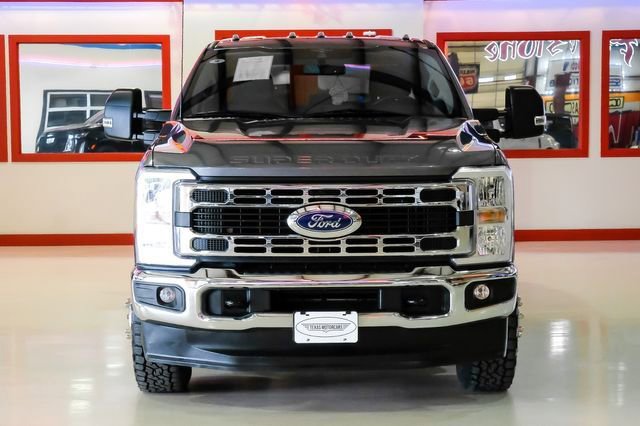 Used 2023 Ford F350 XLT w/ FX4 Off-Road Package AWD/4WD image 9