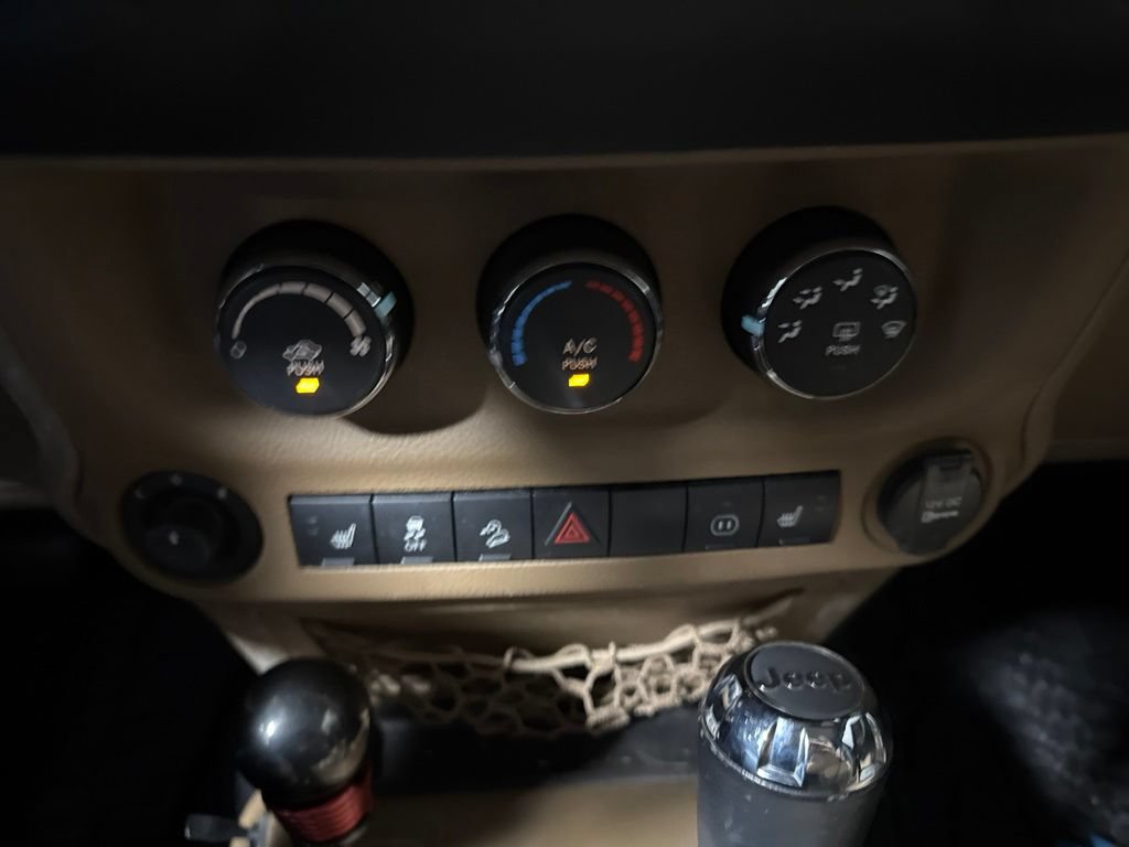 Used 2012 Jeep Wrangler Rubicon w/ PWR Convenience Group AWD/4WD image 23