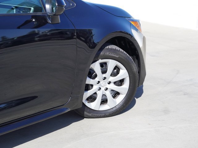 Certified 2025 Toyota Corolla LE FWD image 9