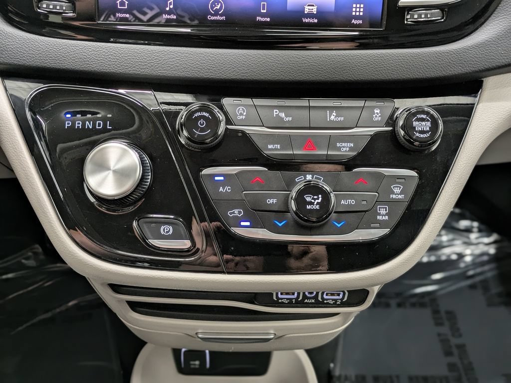 Used 2024 Chrysler Pacifica Touring-L FWD image 37