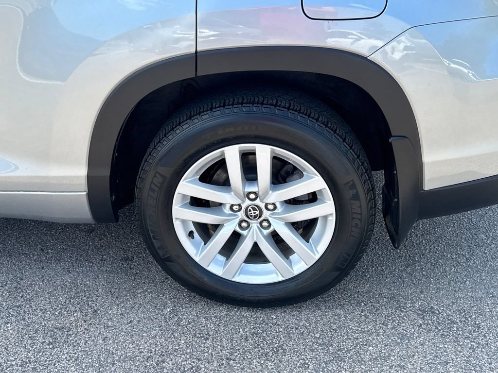 Used 2016 Toyota Highlander LE AWD/4WD image 44