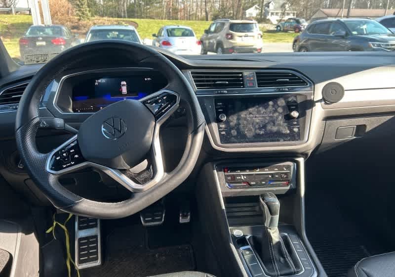 Used 2023 Volkswagen Tiguan SE R-Line image 8