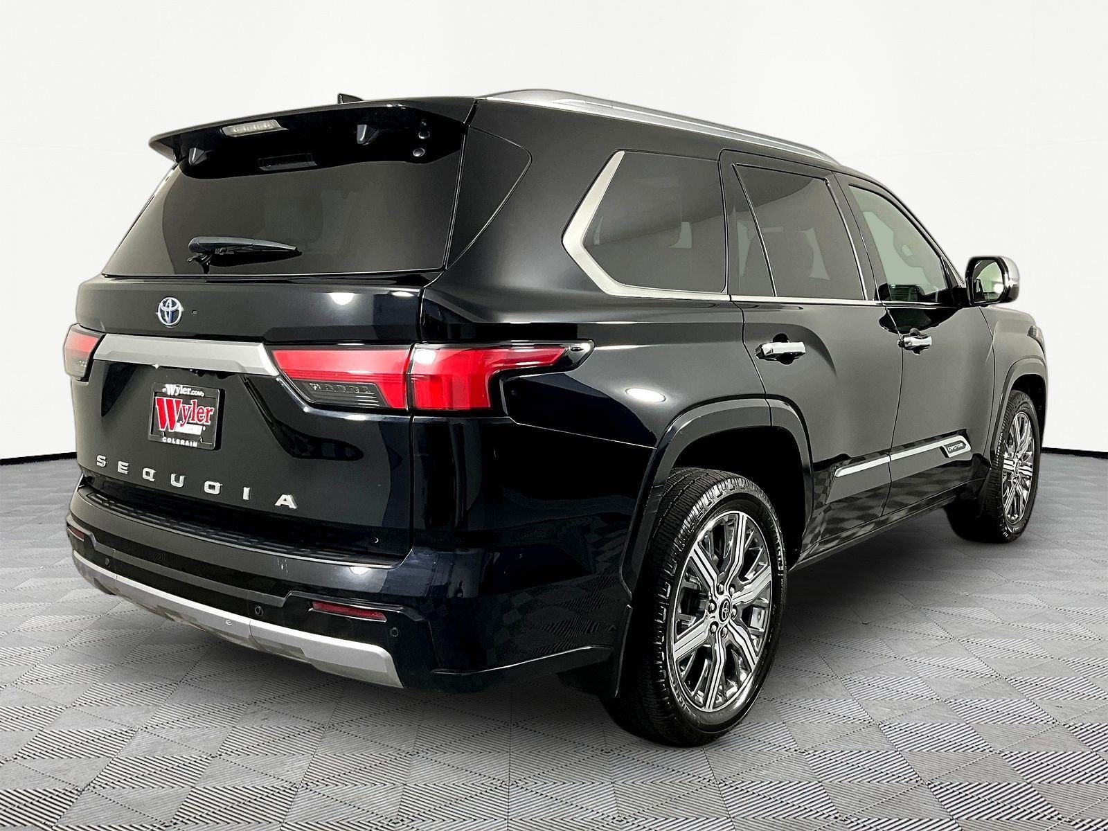 Used 2023 Toyota Sequoia Capstone AWD/4WD image 6