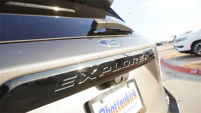 Used 2023 Ford Explorer ST-Line w/ Class IV Trailer Tow Package image 12