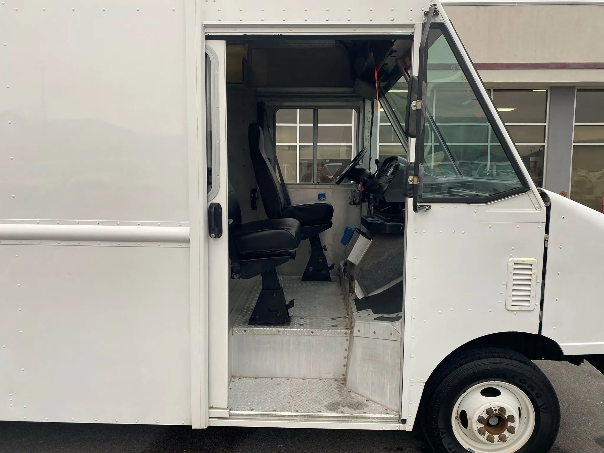 Used 2013 Ford E-350 and Econoline 350 Super Duty w/ Air Conditioning Prep Pkg image 15