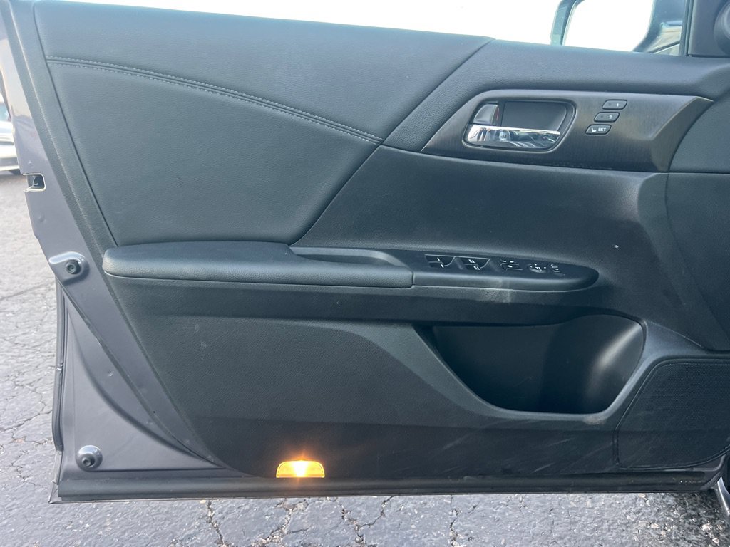 Used 2015 Honda Accord EX-L image 10